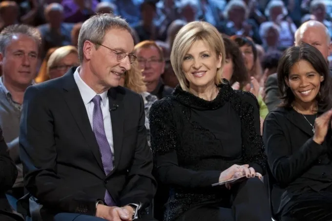 Das Foto zeigt Phoenix-Chef Johannes Zurnieden zusammen mit Carmen Nebel am 06. Dezember 2012 Foto: ZDF/Max Kohr